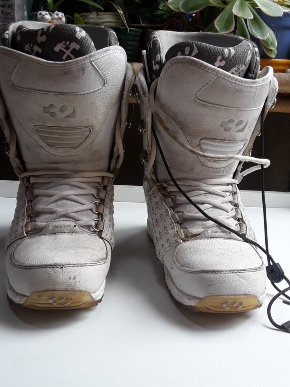Thirtytwo 32 Lashed Snowboard Boots Womens 7 White